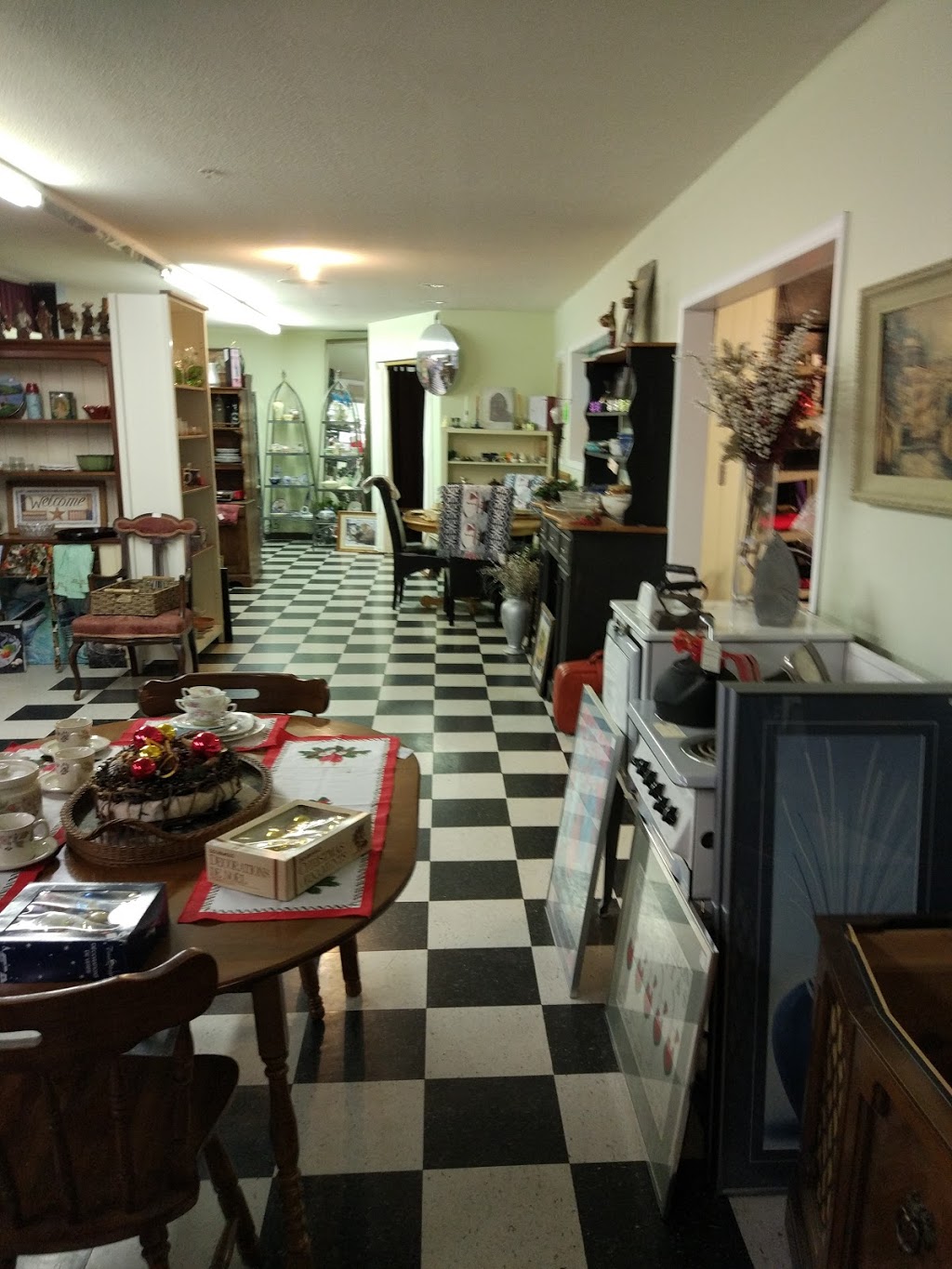 Hidden Treasure Used Books | 292 Gower Point Rd, Gibsons, BC V0N 1V0, Canada | Phone: (604) 886-7129