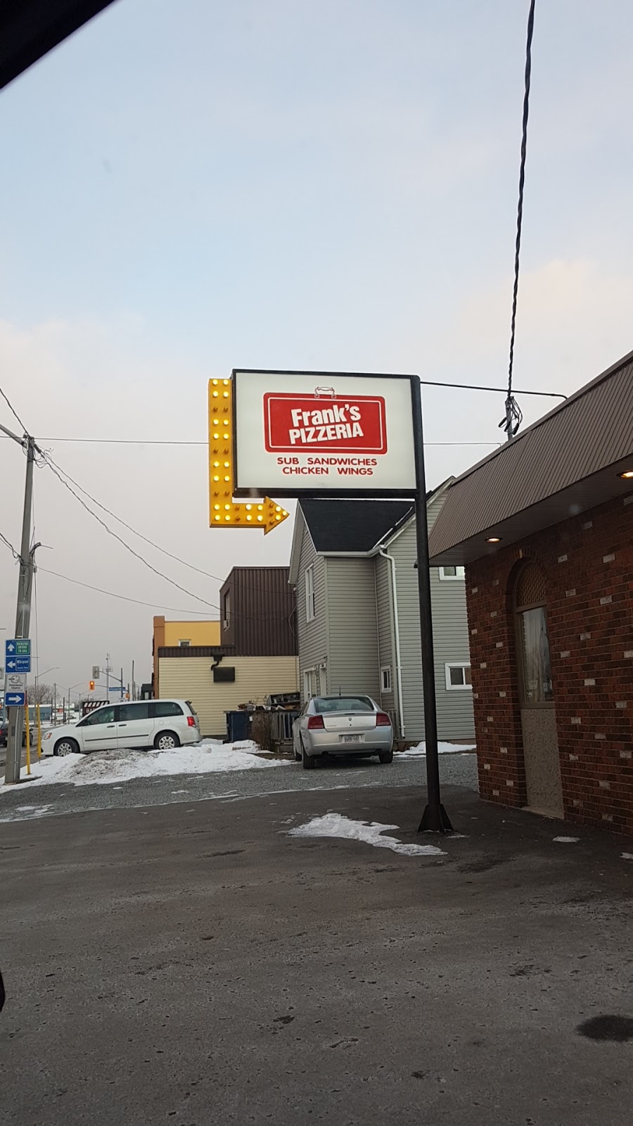 Franks Pizzeria | 4854 Bridge St, Niagara Falls, ON L2E 2R9, Canada | Phone: (905) 356-6905