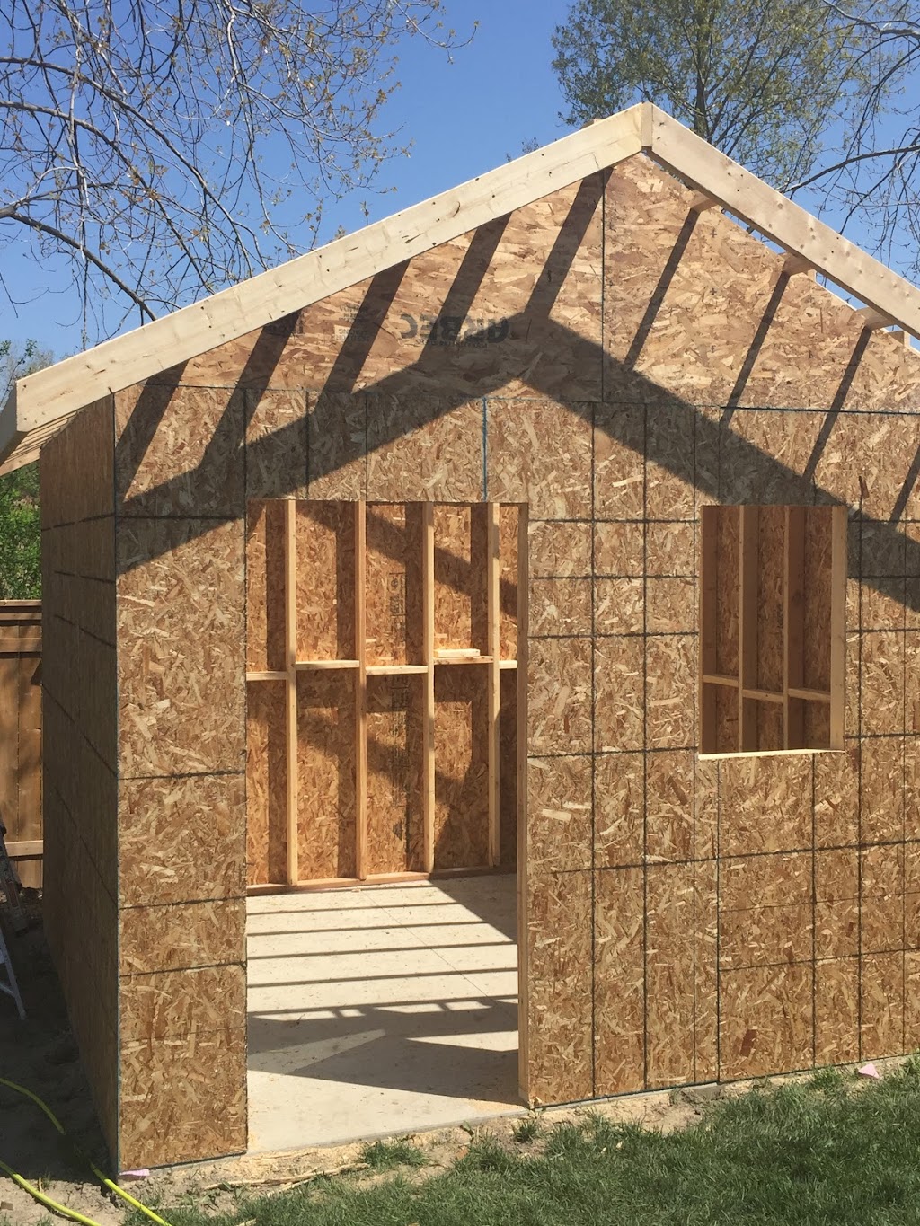 Lewis Fencing | 598 Spokane Blvd, Corunna, ON N0N 1G0, Canada | Phone: (519) 466-5842