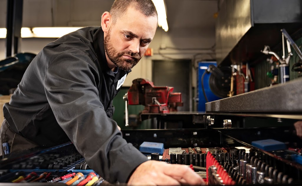 Village Auto Care Ltd | 165 Wortley Rd, London, ON N6C 3P6, Canada | Phone: (519) 439-1331