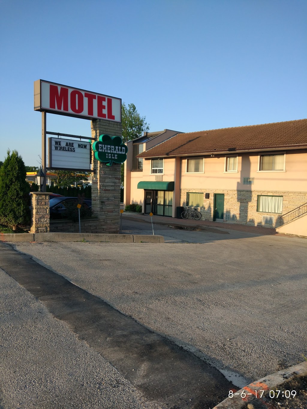 Emerald Isle | 8700 Yonge St, Richmond Hill, ON L4C 6Z1, Canada | Phone: (647) 964-9408