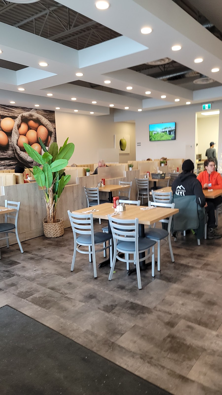 Eggspress Lachute | 425 Av. Béthany, Lachute, QC J8H 4H3, Canada | Phone: (450) 409-0729
