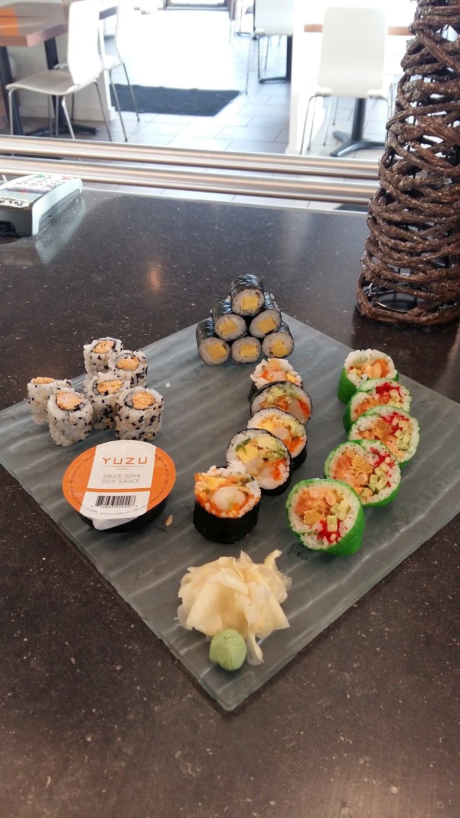 Yuzu sushi | 2336 Ch Ste-Foy, Québec, QC G1V 1S5, Canada | Phone: (418) 653-4445