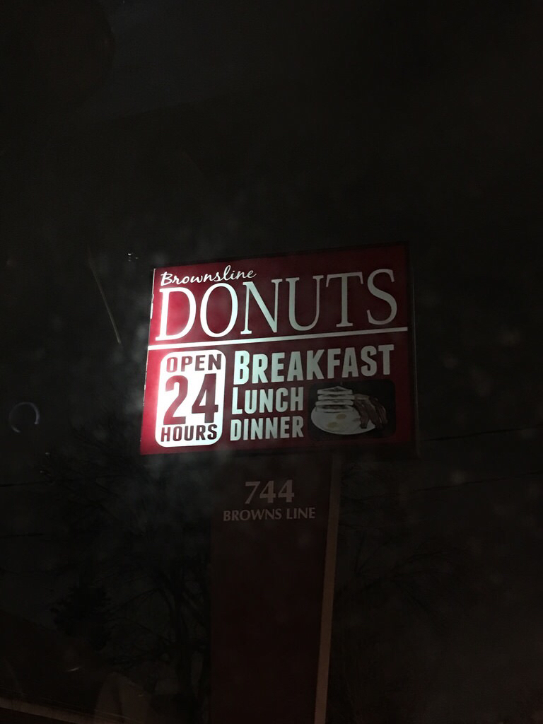 Brownsline Donuts | 744 Browns Line, Etobicoke, ON M8W 3W1, Canada | Phone: (416) 519-4595