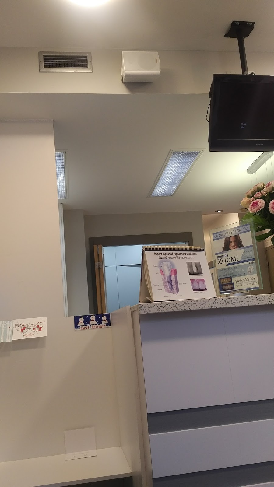 United Smiles of Kensington | 297 Augusta Ave, Toronto, ON M5T 2M2, Canada | Phone: (416) 944-2178