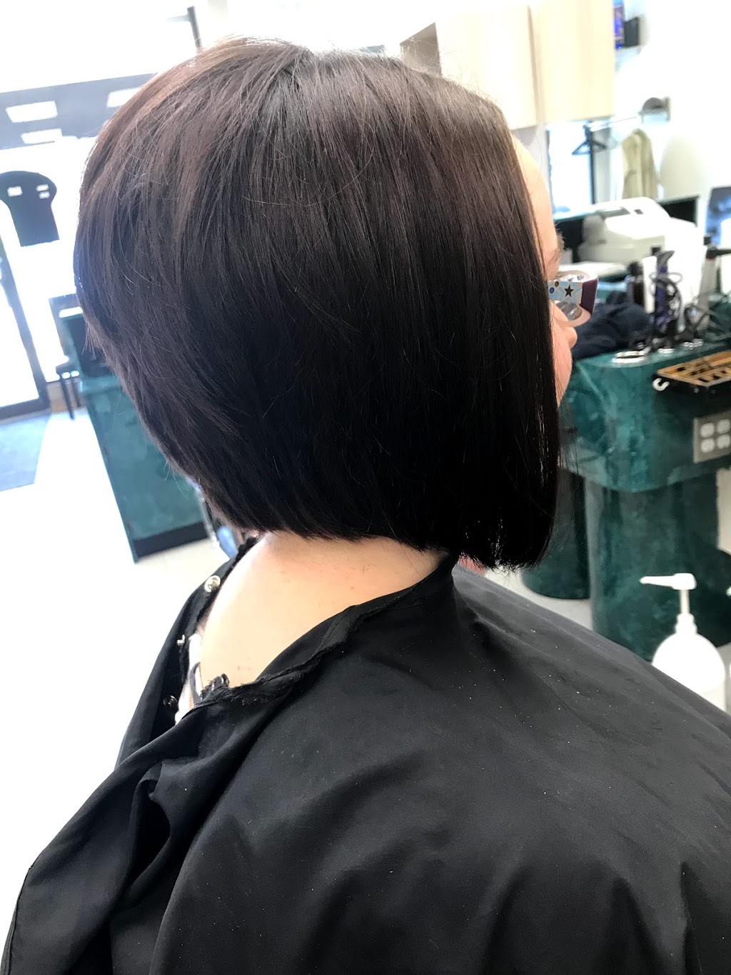 Royal Hairstylists | 400 Scott St, St. Catharines, ON L2M 3W4, Canada | Phone: (905) 646-5749