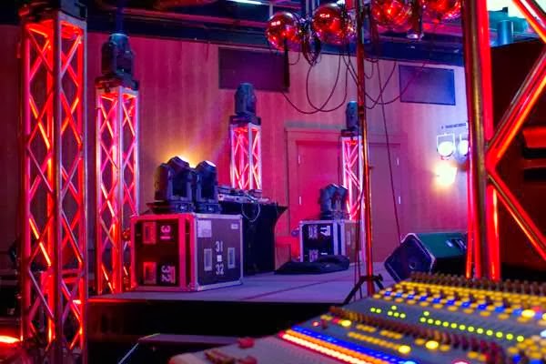 Calgary Show Services Ltd. | 3009 23 Ave SW, Calgary, AB T3E 0J3, Canada | Phone: (403) 397-2271