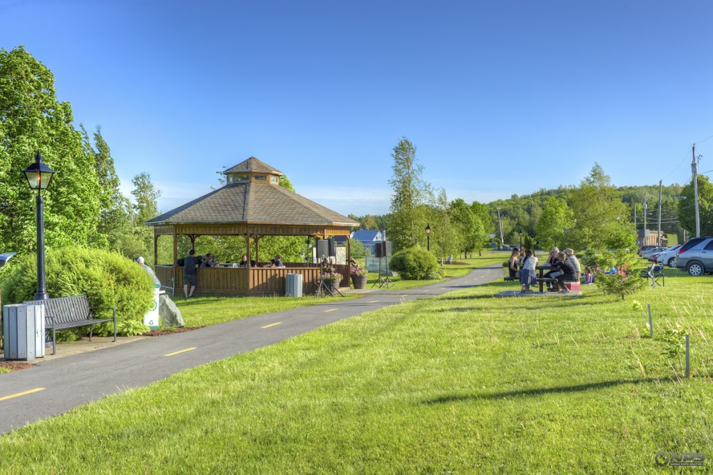 Parc Broughtonnais | 274-292 12e Rue E, East Broughton Station, QC G0N 1H0, Canada | Phone: (418) 427-2608