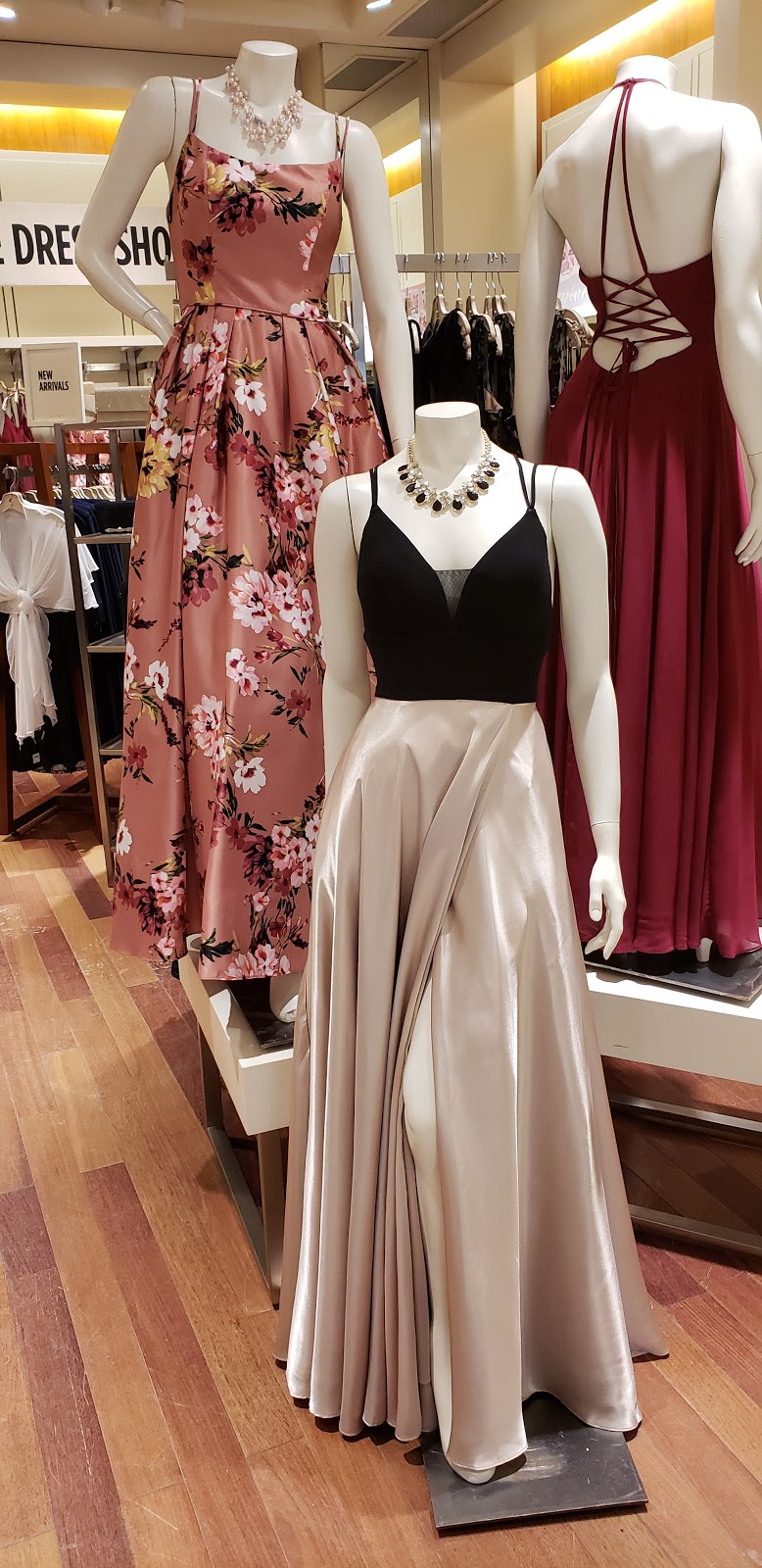 Laura | 509 Bayfield St, Barrie, ON L4M 4Z8, Canada | Phone: (705) 730-5583