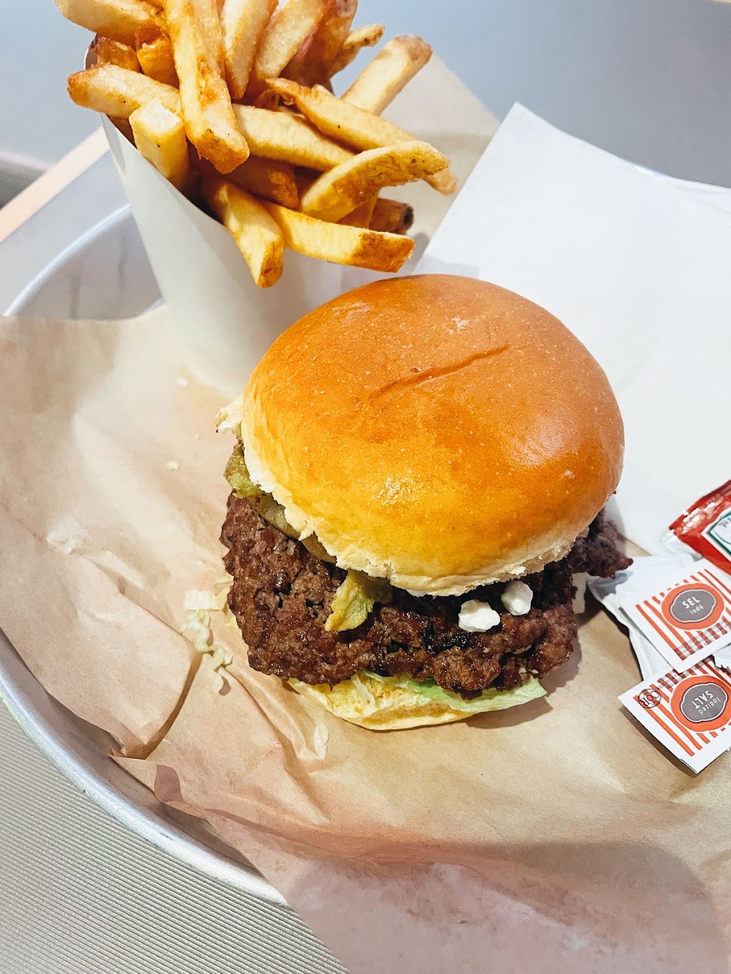 The Vibe Burgers, Shakes & Donuts | 534 Bayfield St Unit C, Barrie, ON L4M 5A2, Canada | Phone: (705) 252-1011