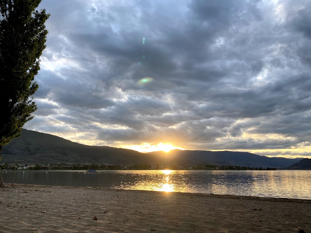 Sandy Beach Suites | 6706 Ponderosa Dr, Osoyoos, BC V0H 1V3, Canada | Phone: (250) 495-6931