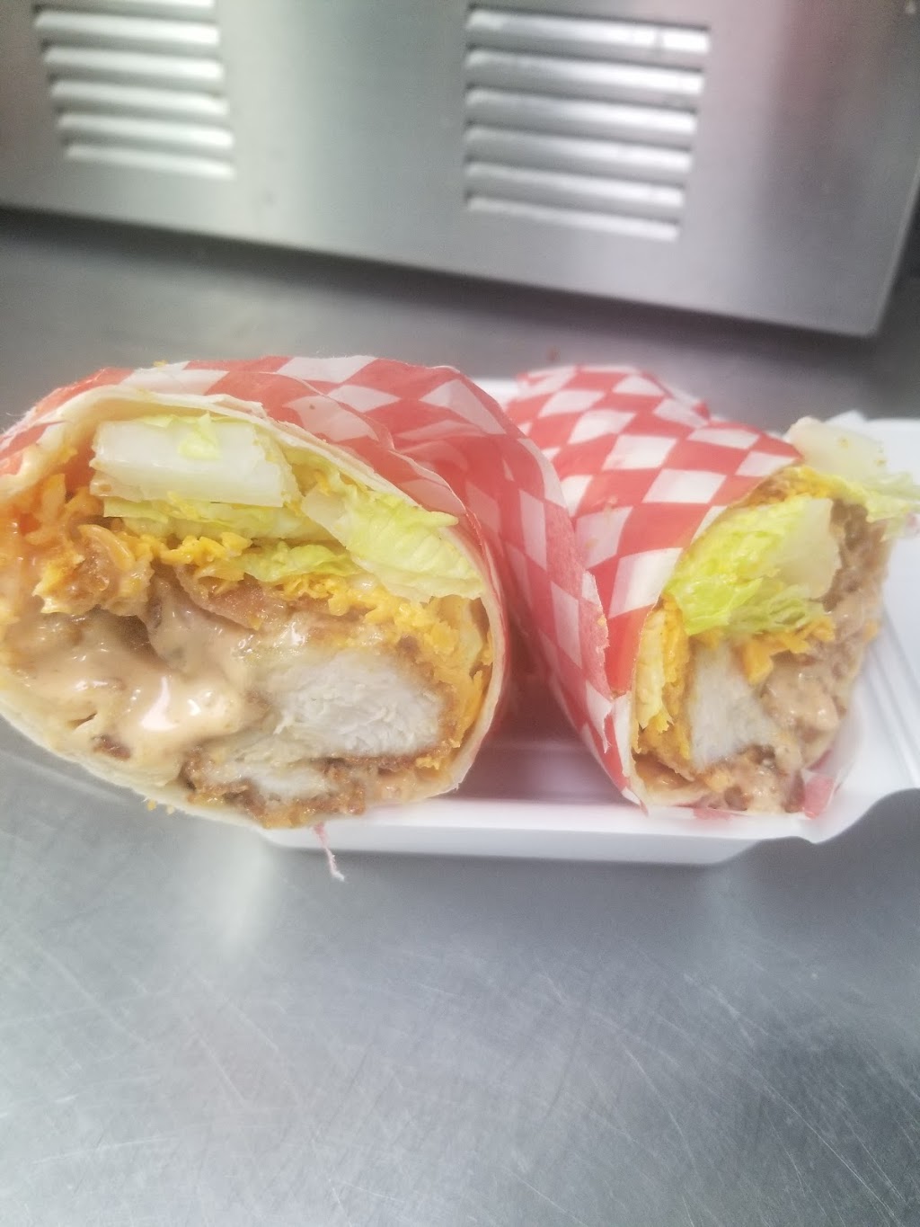 ChipWitch Fry Truck | 129 Tamarac St, Dunnville, ON N1A 2C1, Canada | Phone: (905) 921-2217