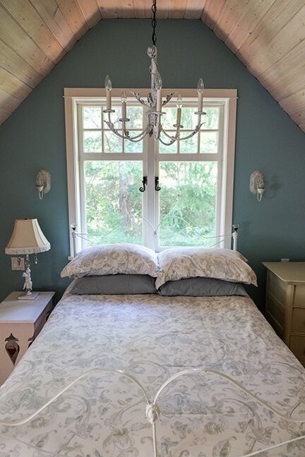 Perrywinkle Cottage | 692 Cedar Dr, Quathiaski Cove, BC V0P 1N0, Canada | Phone: (250) 285-3664