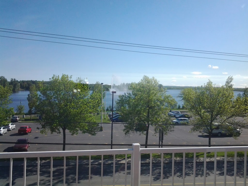 120 En face du Lac | 120 Rue Denison E, Granby, QC J2G 4C5, Canada | Phone: (514) 817-4247