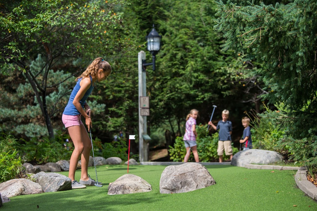 Mini-golf Le Petit Géant | 140 Chem. au Pied de la Montagne, Mont-Tremblant, QC J8E 3M2, Canada | Phone: (819) 681-3000