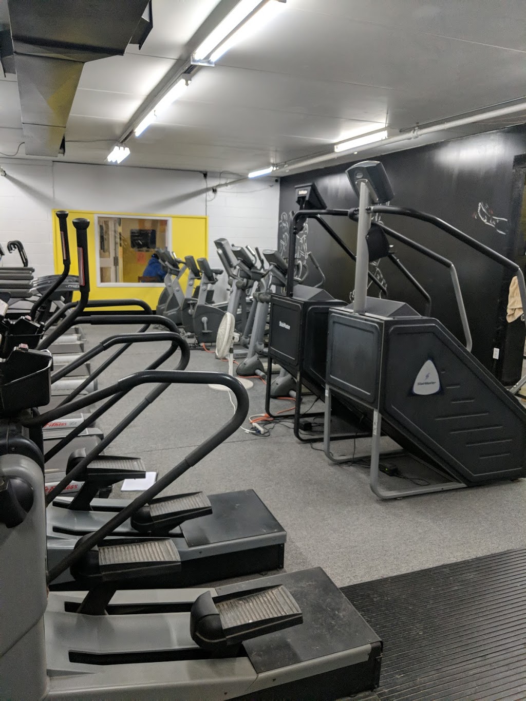 Fitness Zone | 4300 Drummond Rd, Niagara Falls, ON L2E 6C3, Canada | Phone: (905) 356-3742