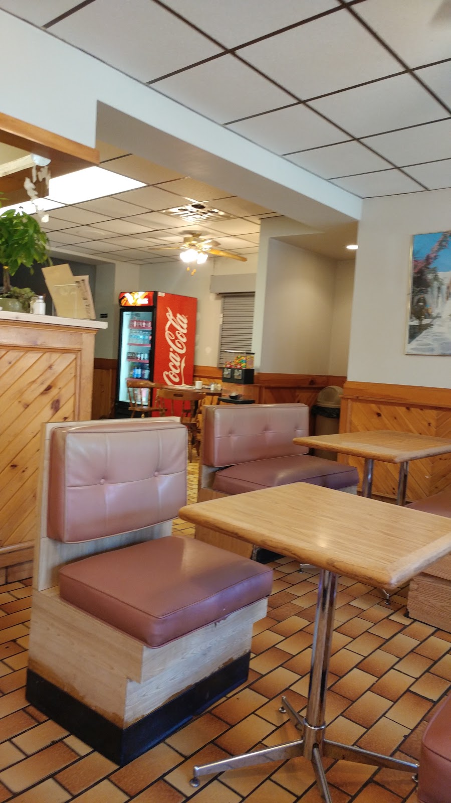 Dinos Dining Lounge | 510 Dundas St, Woodstock, ON N4S 1C3, Canada | Phone: (519) 537-5892