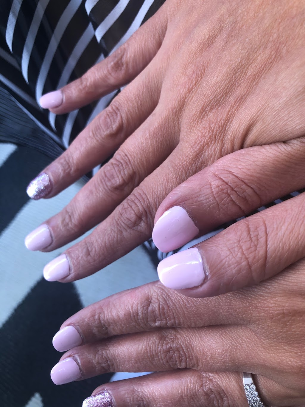 Arctic Nails and Hair Salon | 5846 Drummond Rd #3, Niagara Falls, ON L2G 4L5, Canada | Phone: (905) 357-9339