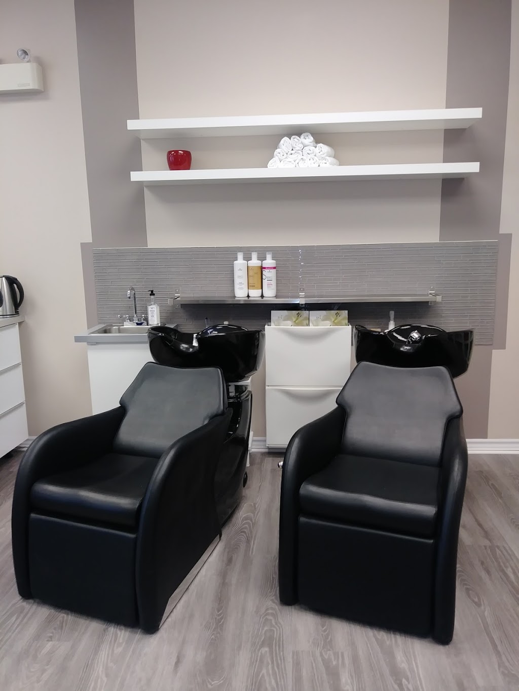 Blue Mirrors Hair Design & Spa | 1024 Kingston Rd, Toronto, ON M4E 1T4, Canada | Phone: (416) 690-5414