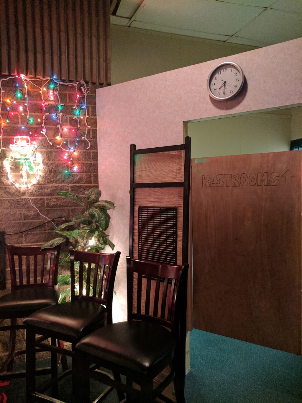 Super Bowl & Back Alley Lounge | 8 2 Ave SE, Weyburn, SK S4H 1W8, Canada | Phone: (306) 842-6982
