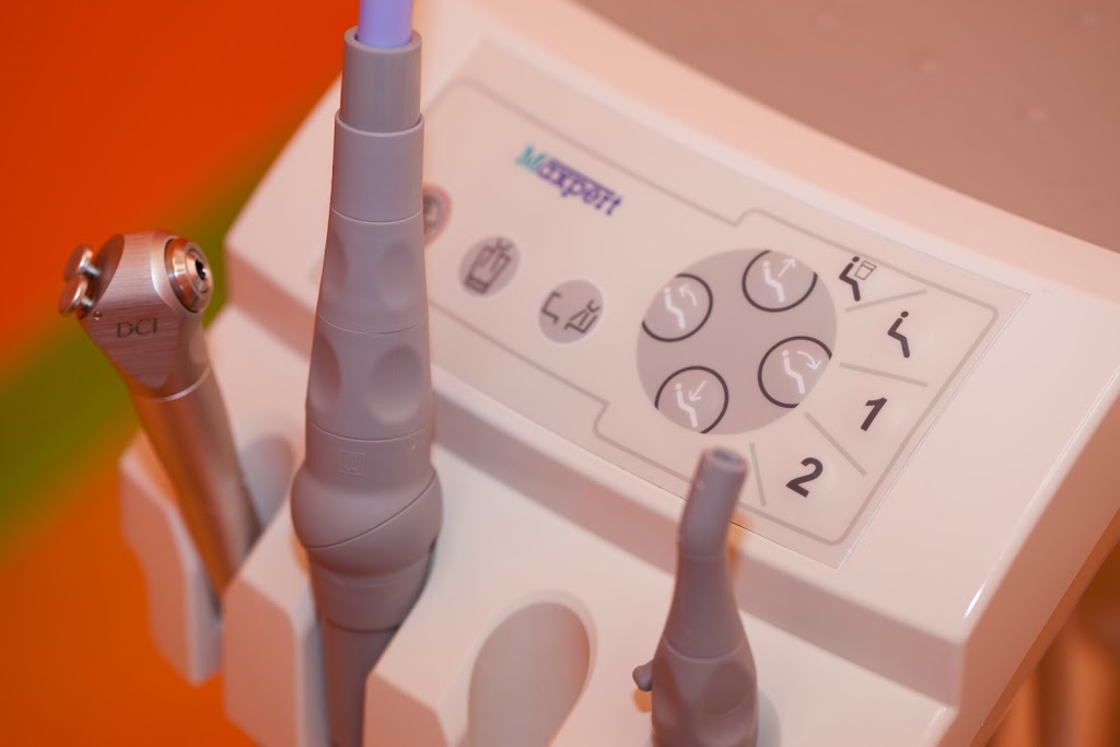Giggles Dental World | 403 Arkell Rd, Guelph, ON N1L, Canada | Phone: (519) 767-1313