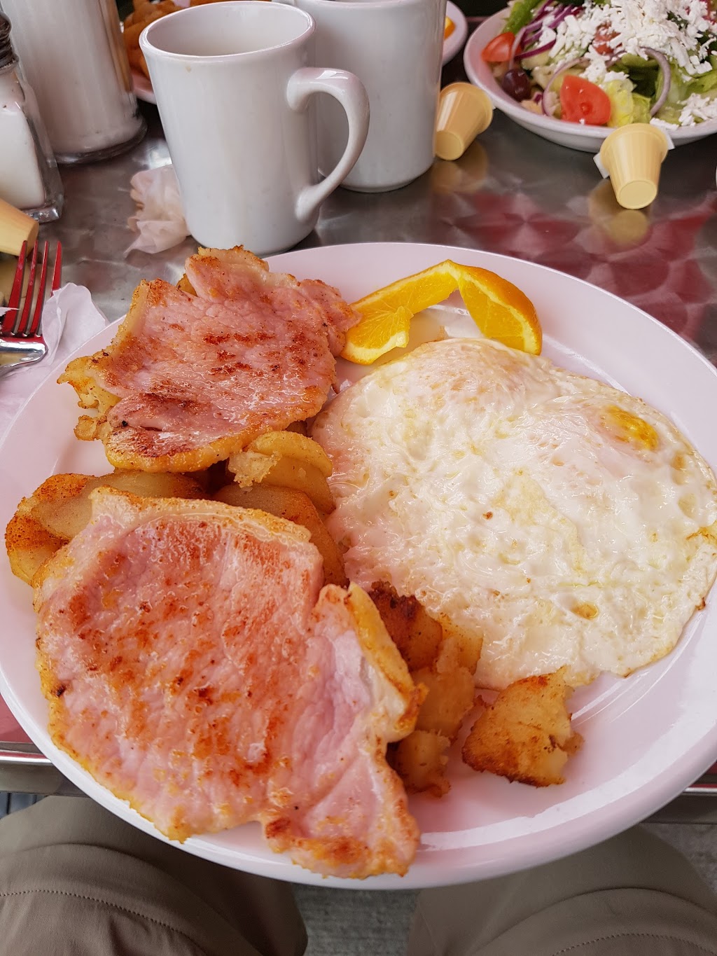 Motorama Restaurant | 862 Danforth Ave, Toronto, ON M4J 1L7, Canada | Phone: (416) 461-6968