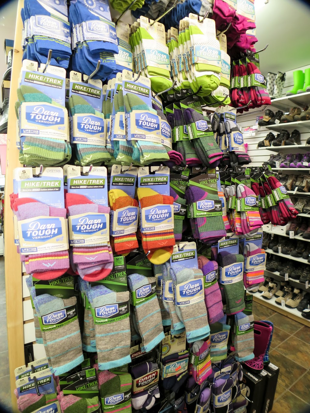 Red Top Footwear | 3303 43rd Ave, Vernon, BC V1T 3L7, Canada | Phone: (250) 542-3132