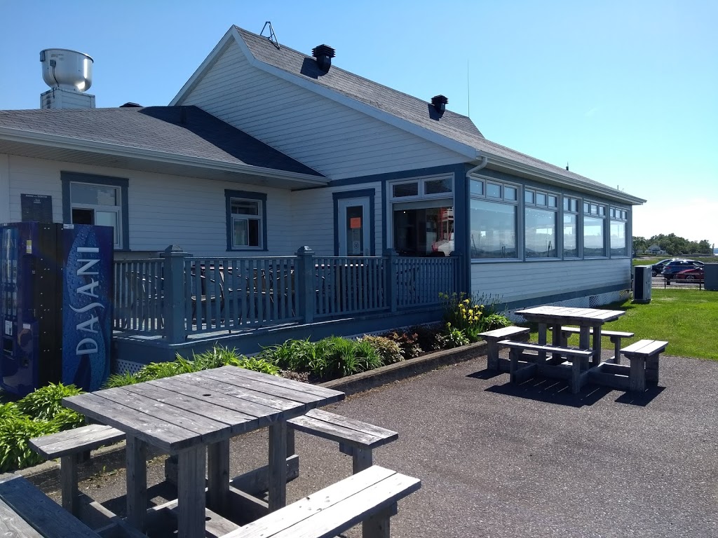 Le Quai Resto-Pub | 5 Rue des Remparts, Saint-Michel-de-Bellechasse, QC G0R 3S0, Canada | Phone: (418) 884-4088