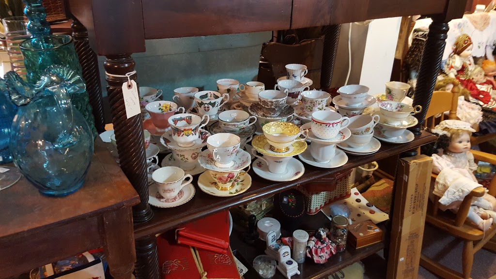 Whistle Post Antiques & Nostalgia | 211 Main St W, Merrickville, ON K0G 1N0, Canada | Phone: (613) 269-2770