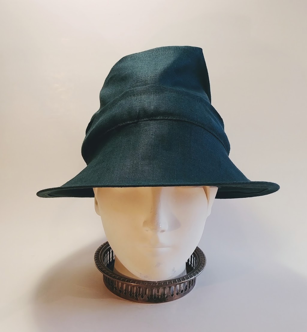 Le Petit Chapeau | 217 Mary St, Orillia, ON L3V 3E5, Canada | Phone: (705) 330-6814