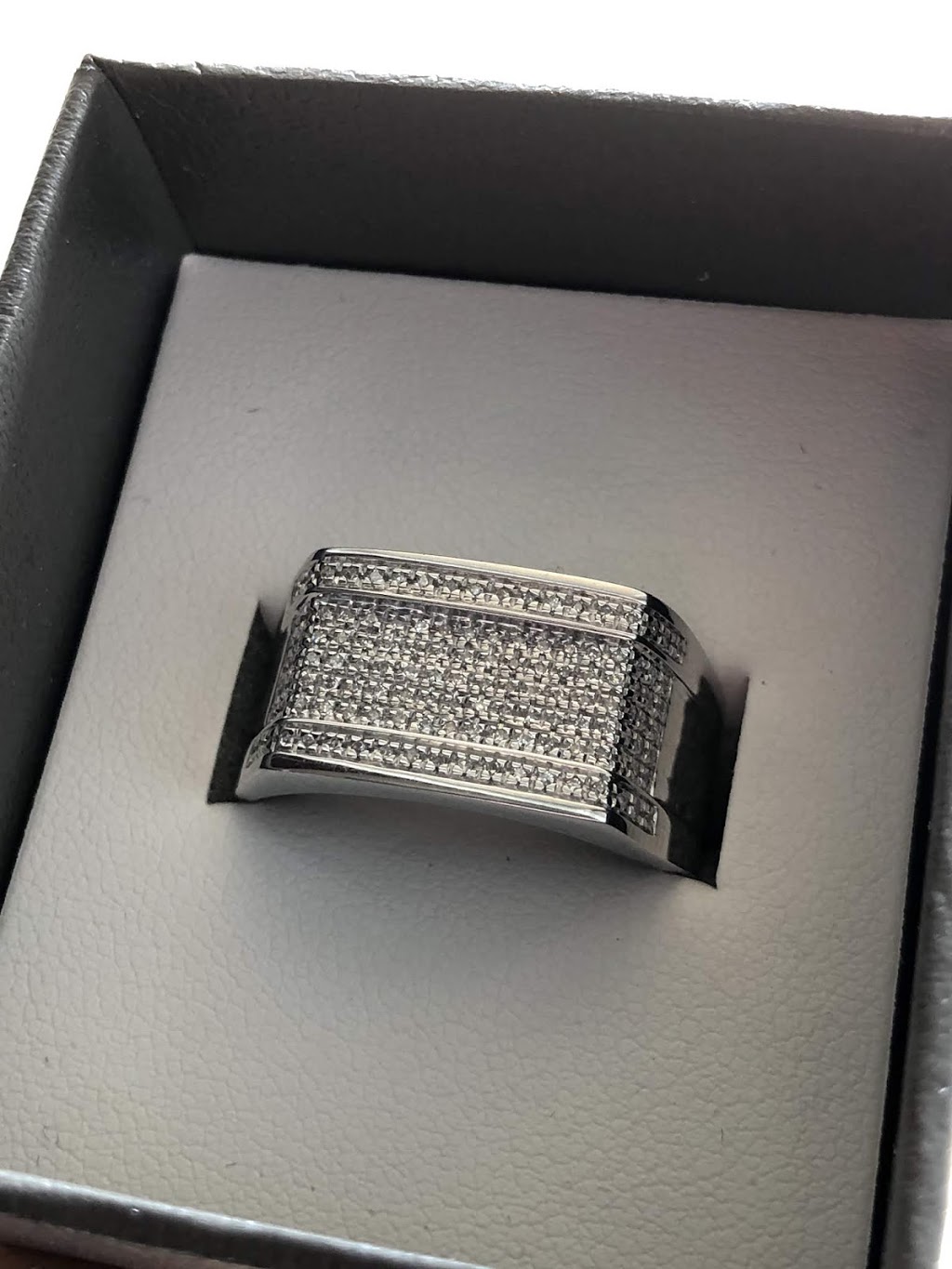 Michael Hill | 355 Hespeler Rd, Cambridge, ON N1R 6B3, Canada | Phone: (519) 622-2882