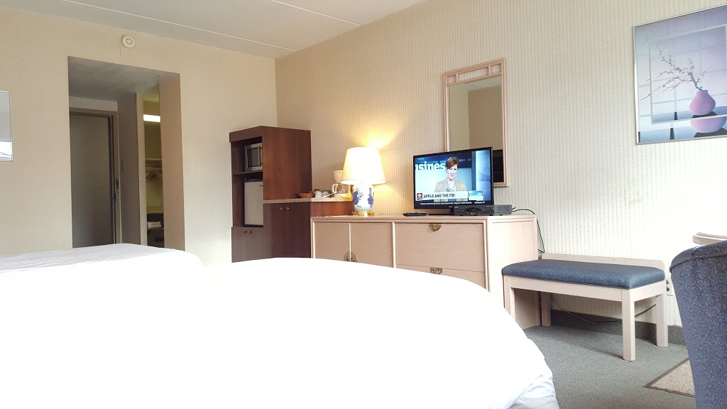 Hotel Motel Penn-Mass | 303 Boulevard Ste Madeleine, Trois-Rivières, QC G8T 3M4, Canada | Phone: (819) 379-8877