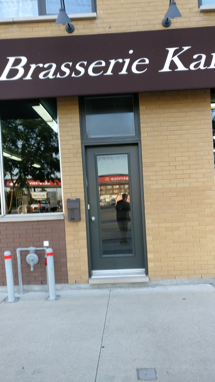 Kana Taverne Ltee | 1737 Rue Poirier, Saint-Laurent, QC H4L 1J4, Canada | Phone: (514) 744-0791