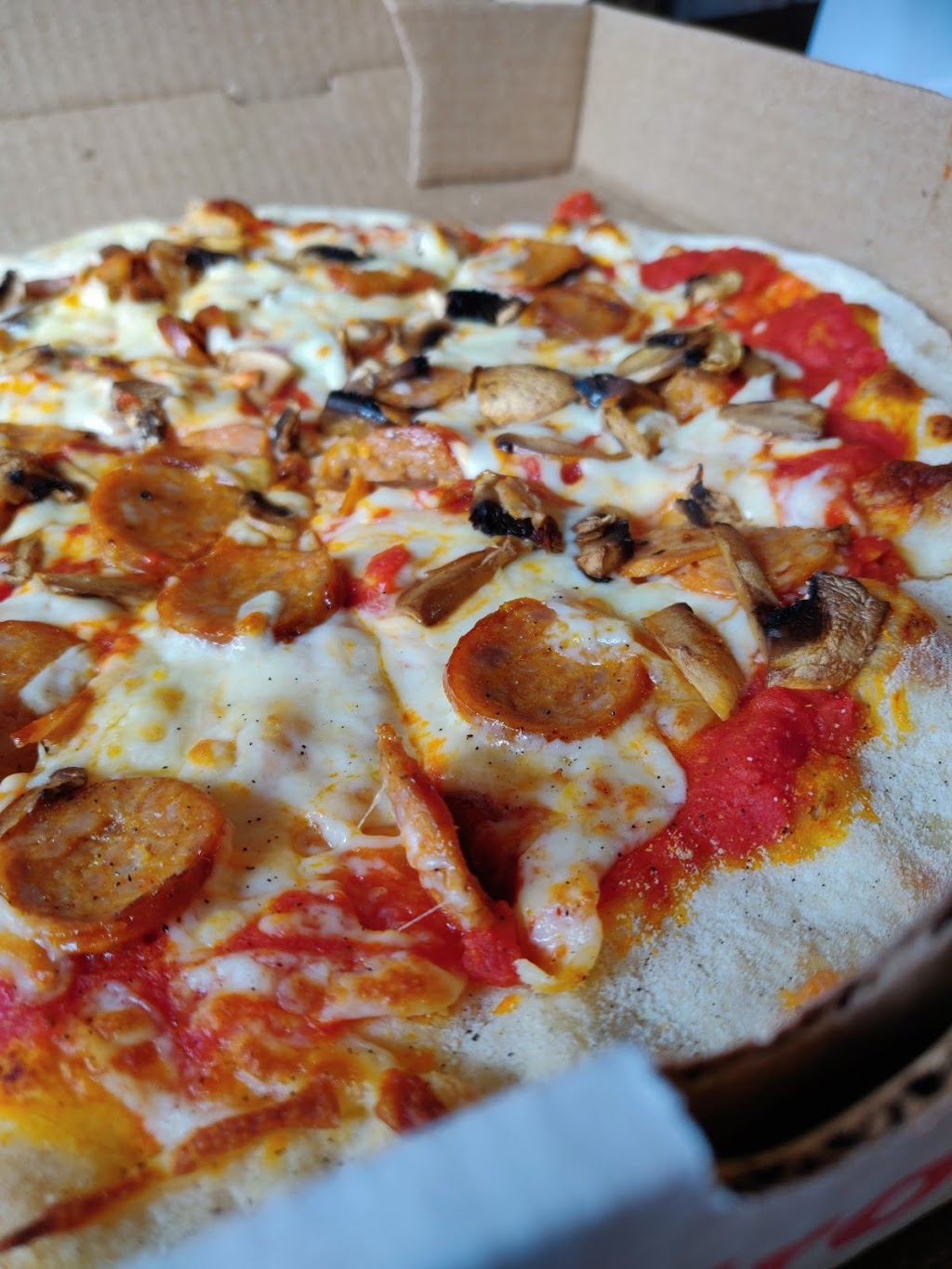 Juice and Roccos Pizzaria | 341 Main St N, Brampton, ON L6X 1N5, Canada | Phone: (905) 866-5733