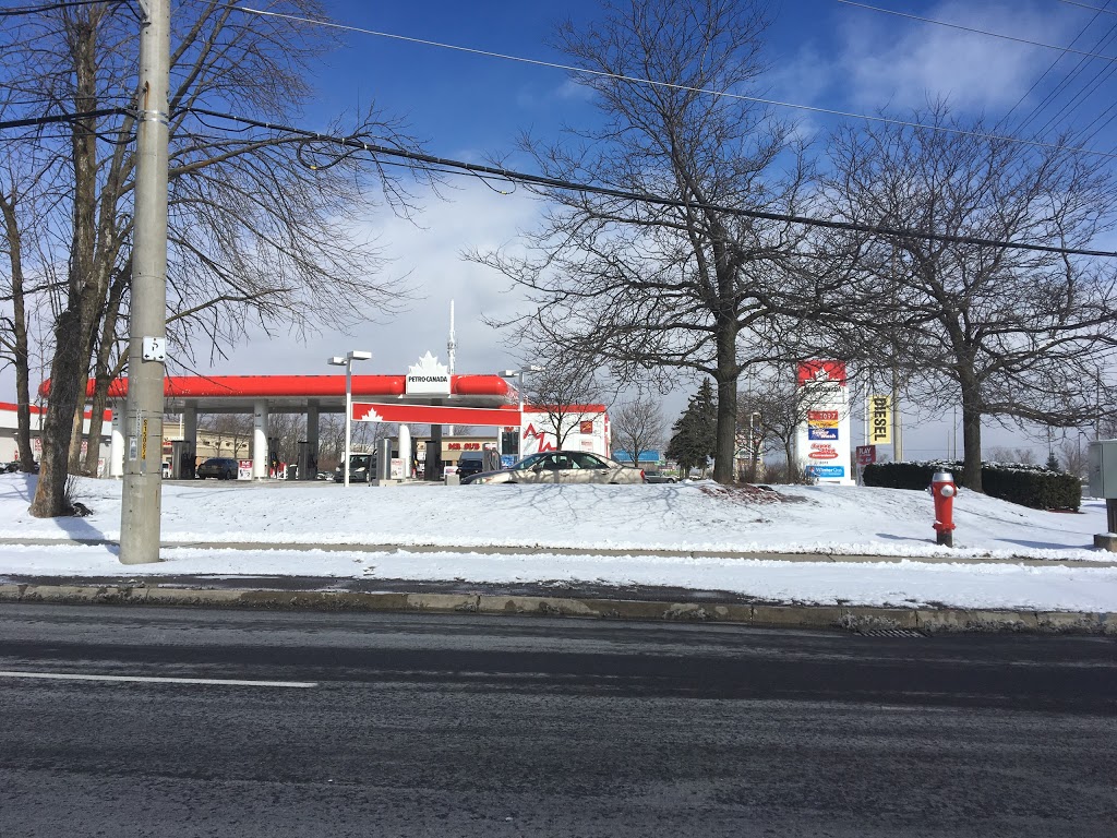 Petro-Canada | 3011 Wolfedale Rd, Mississauga, ON L5C 1V8, Canada | Phone: (905) 270-1797