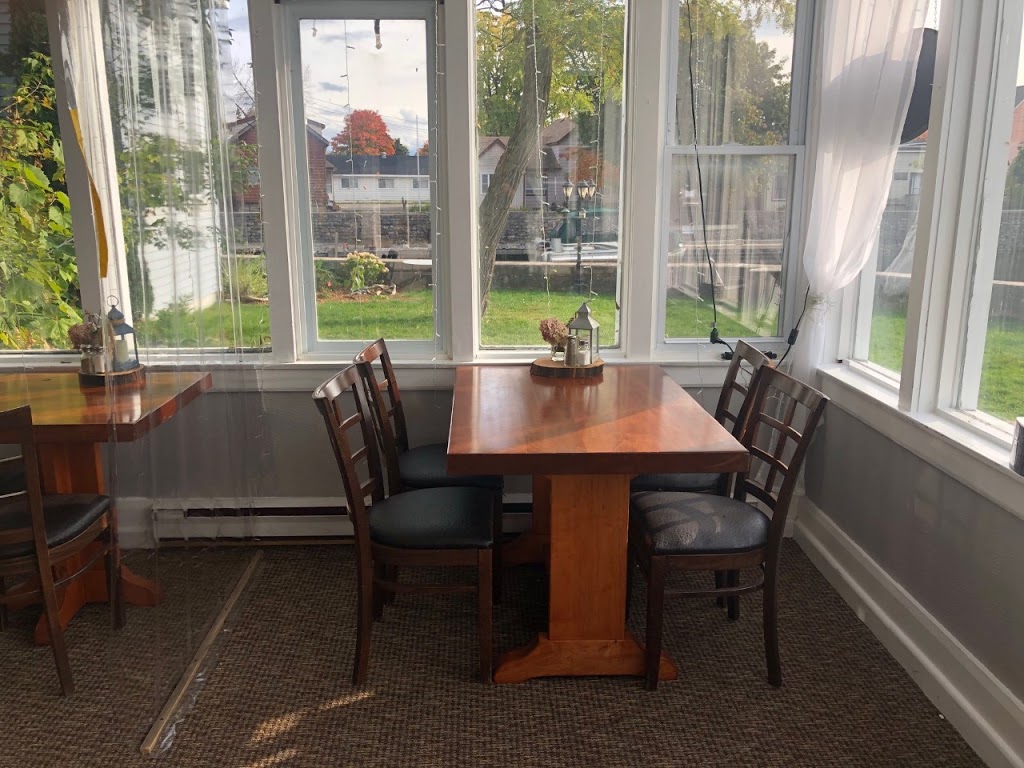The Bobcaygeon Inn | 31 Main St, Bobcaygeon, ON K0M 1A0, Canada | Phone: (705) 738-5433