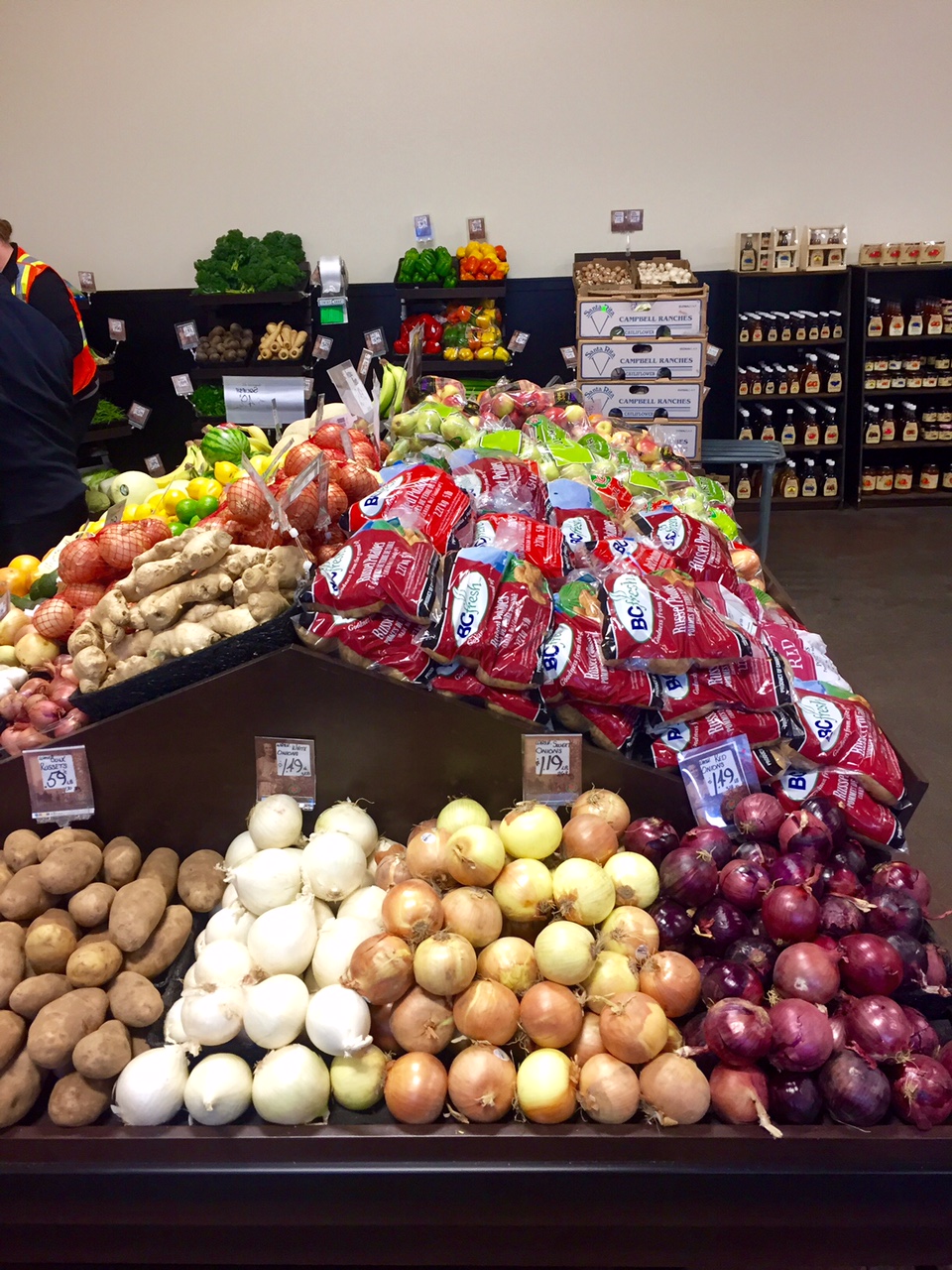 BC Tree Fruits Market | 826 Vaughan Ave, Kelowna, BC V1Y 7E4, Canada | Phone: (250) 763-8872