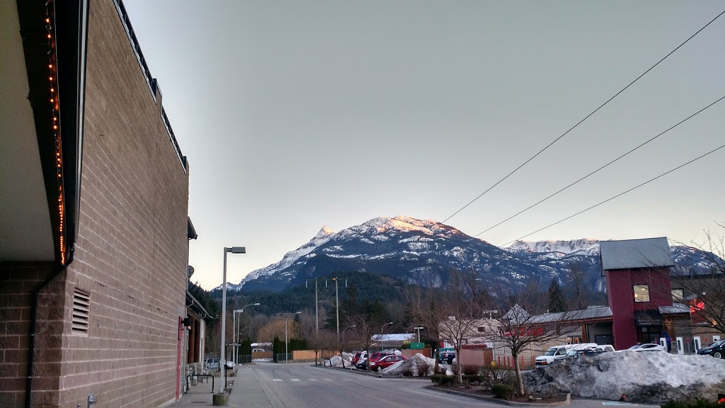 Dollarama | Garibaldi Village Shopping Centre, 40198 Glenalder Pl, Squamish, BC V8B 0G2, Canada | Phone: (604) 898-1935