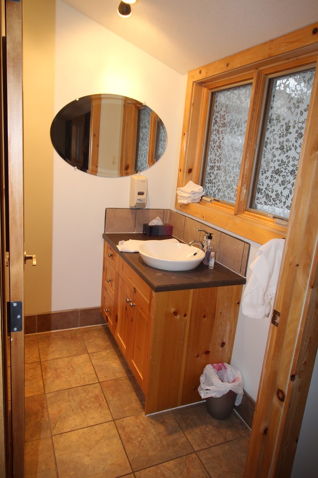 York Creek Bed and Breakfast | 1213 85 St, Coleman, AB T0K 0M0, Canada | Phone: (403) 563-3333