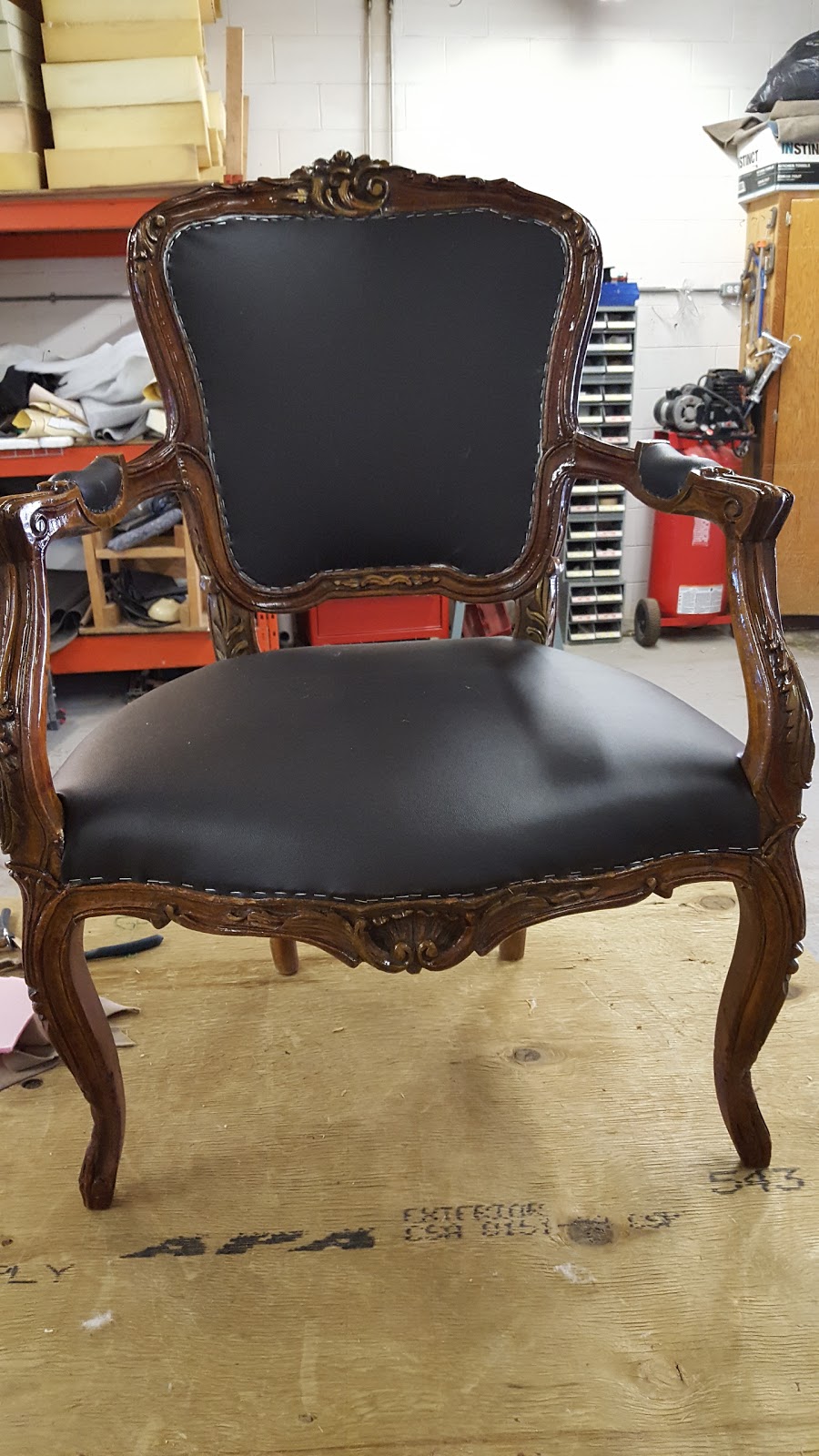 E & J Upholstery | 1374 Clifton St, Winnipeg, MB R3E 2V2, Canada | Phone: (204) 788-4983