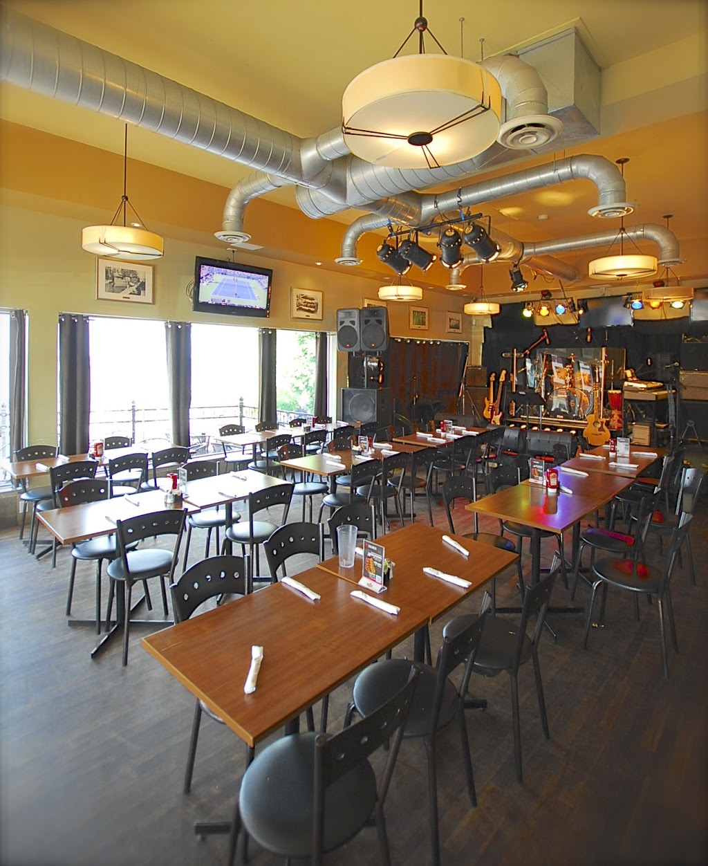 Restaurant Marius | 1737 Avenue Bourgogne, Chambly, QC J3L 1Y8, Canada | Phone: (450) 658-6092