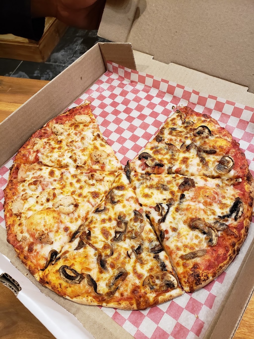 Roost & Grills | 1202 Bank St, Ottawa, ON K1S 3Y1, Canada | Phone: (613) 523-2255