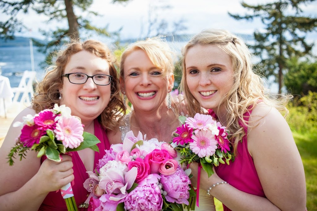 The Creekside Salon and Spa | 4785 Whitaker Rd, Sechelt, BC V0N 3A2, Canada | Phone: (604) 885-8856