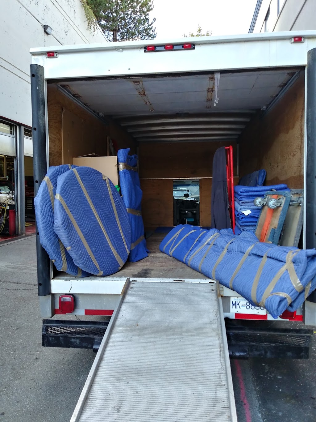 Montgomery Moving Co. | 2034 E 1st Ave, Vancouver, BC V5N 1B5, Canada | Phone: (604) 710-5253