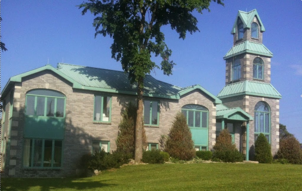 Younique Country Retreat | 311804 ON-6, Mount Forest, ON N0G 2L0, Canada | Phone: (519) 334-3333