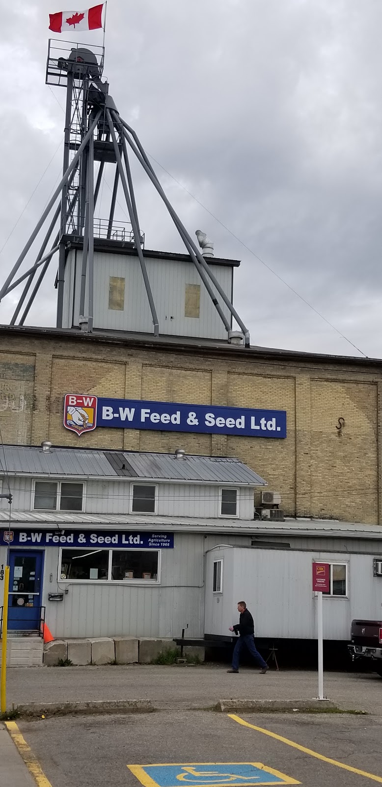 B-W Feed & Supply | 4022 Wilmot Easthope Rd, New Hamburg, ON N3A 3T1, Canada | Phone: (519) 662-1773