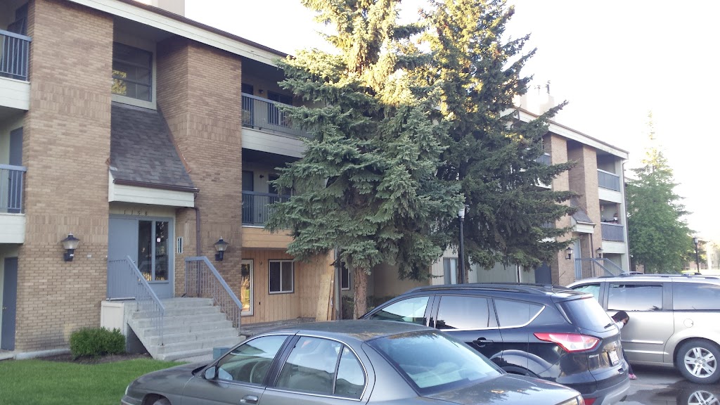 Hermitage Village Apartments | 1174 Hooke Rd NW, Edmonton, AB T5A 4A4, Canada | Phone: (780) 478-7477