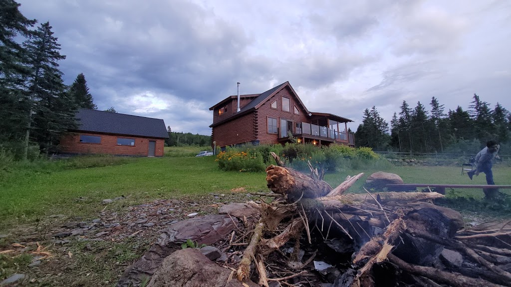 Chalet Domaine de la grande-Ourse | Notre-Dame-des-Bois, QC J0B 2E0, Canada | Phone: (418) 264-3799