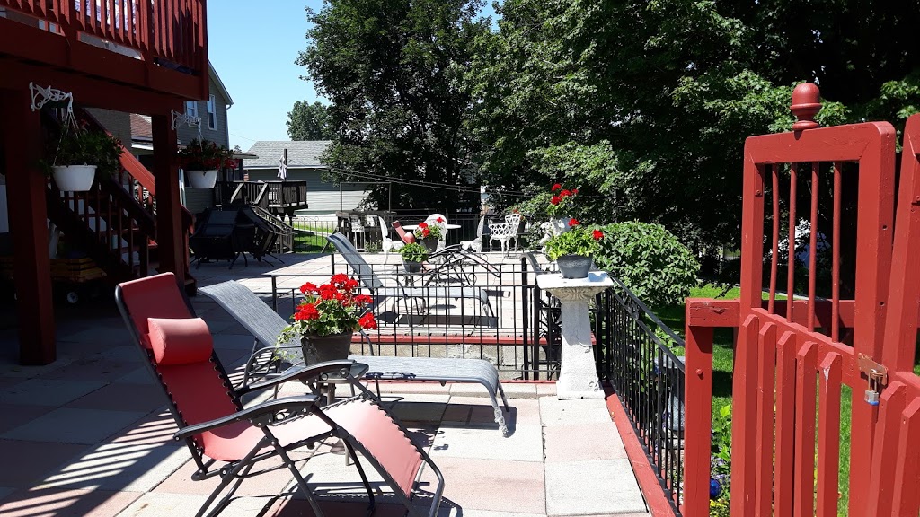 LAKESIDE HOLIDAYS | 226 Victoria St S, Tweed, ON K0K 3J0, Canada | Phone: (905) 626-3437