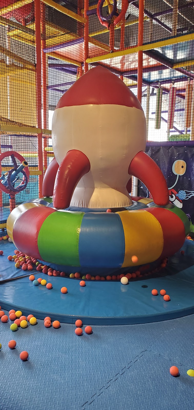 Happy Kingdom Playground and Arcade - inside Nations Experience, 1980 ...